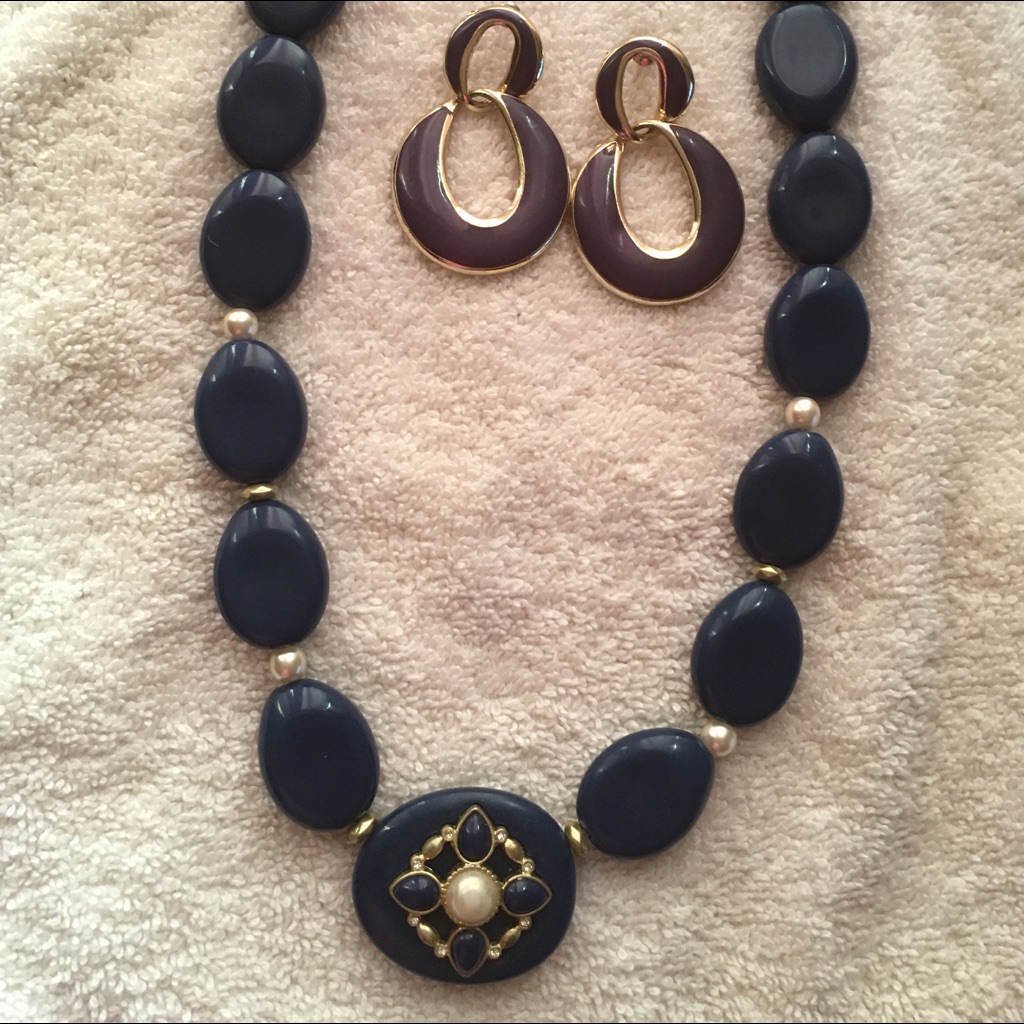Vintage Beaded Necklace And Earrings Marked Nrt